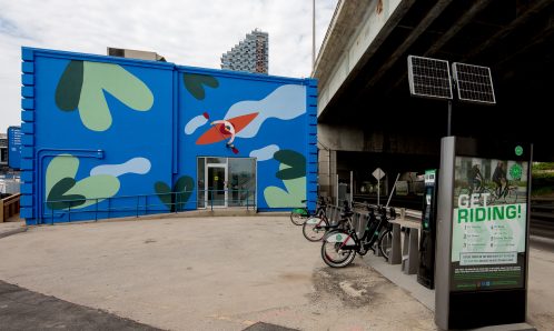 Bike Share Toronto station @ 307 Lakeshore Blvd E