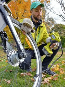 Bike Share Toronto inflating tires